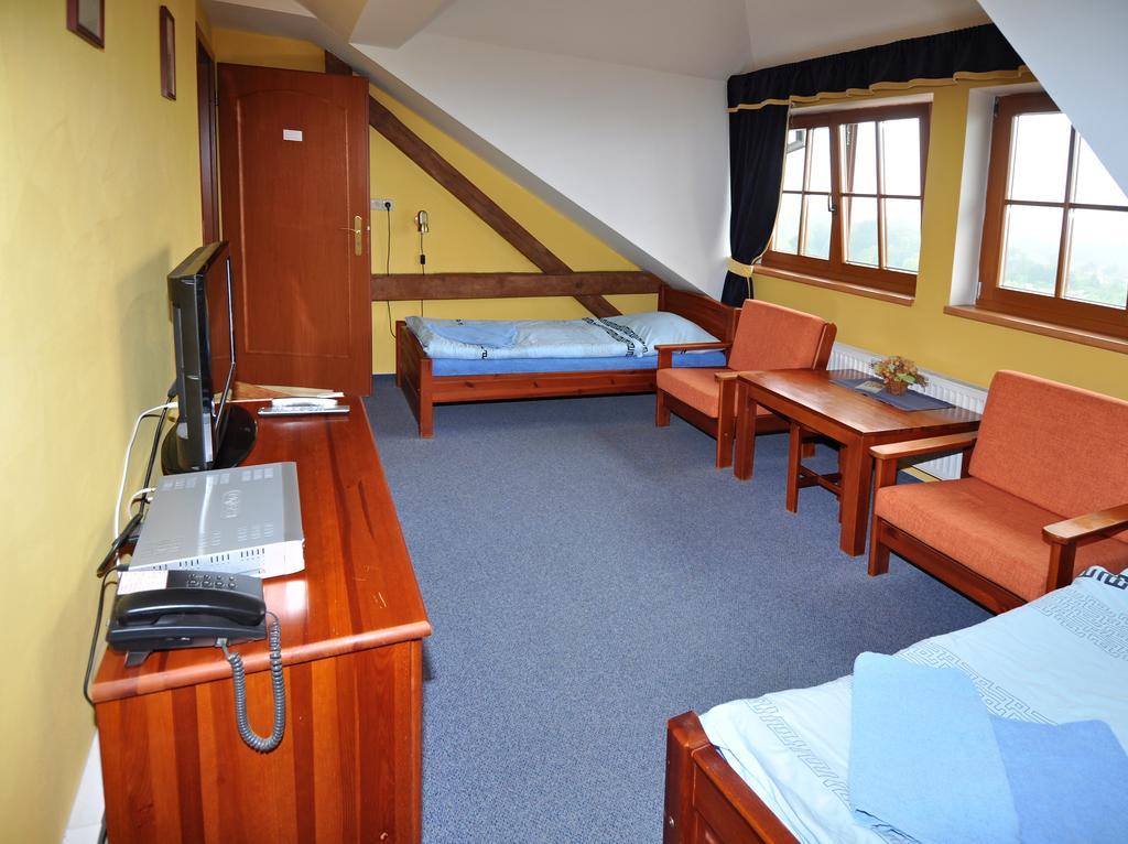 Hotel U Radnice Louny Bagian luar foto