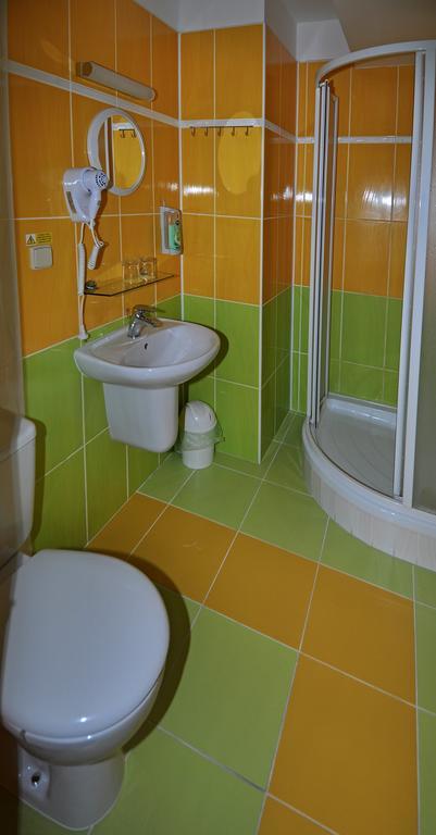 Hotel U Radnice Louny Bagian luar foto
