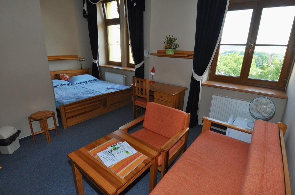 Hotel U Radnice Louny Bagian luar foto
