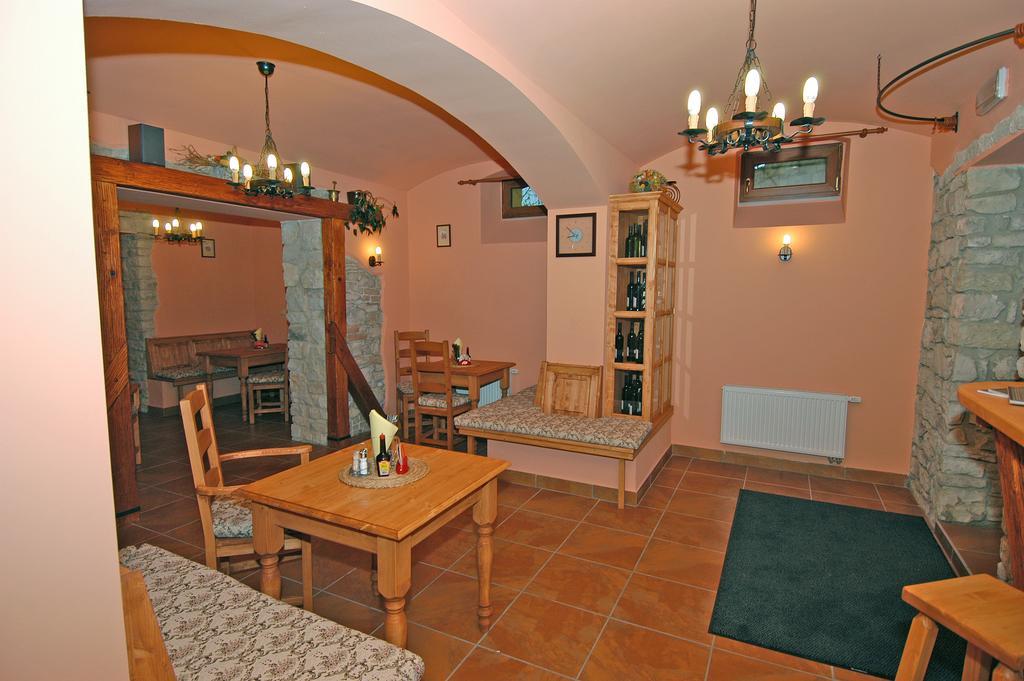 Hotel U Radnice Louny Bagian luar foto
