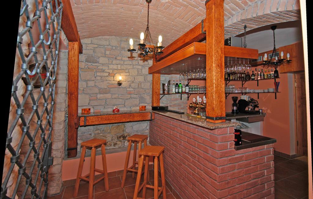 Hotel U Radnice Louny Bagian luar foto