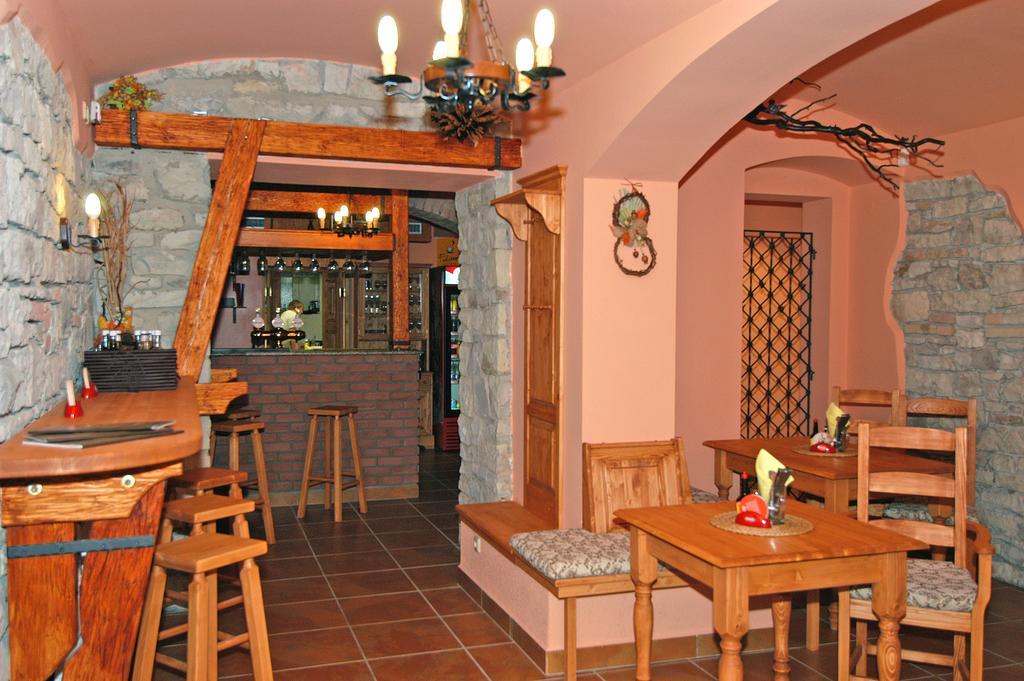 Hotel U Radnice Louny Bagian luar foto