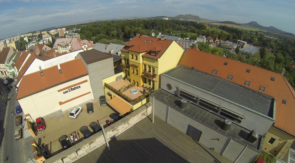 Hotel U Radnice Louny Bagian luar foto
