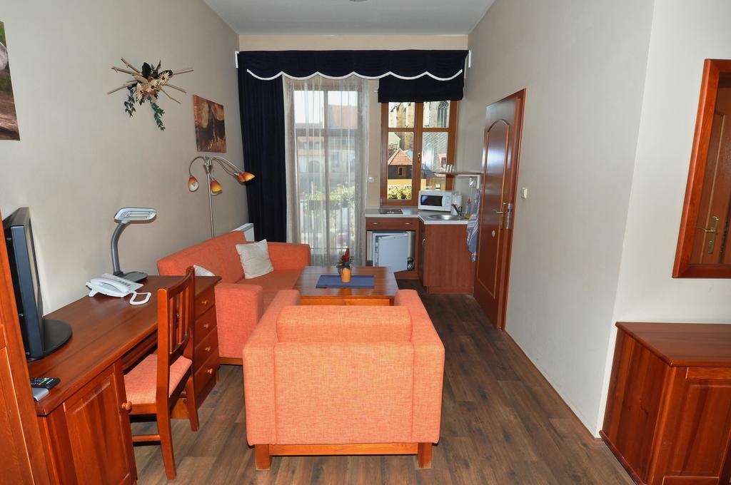 Hotel U Radnice Louny Bagian luar foto