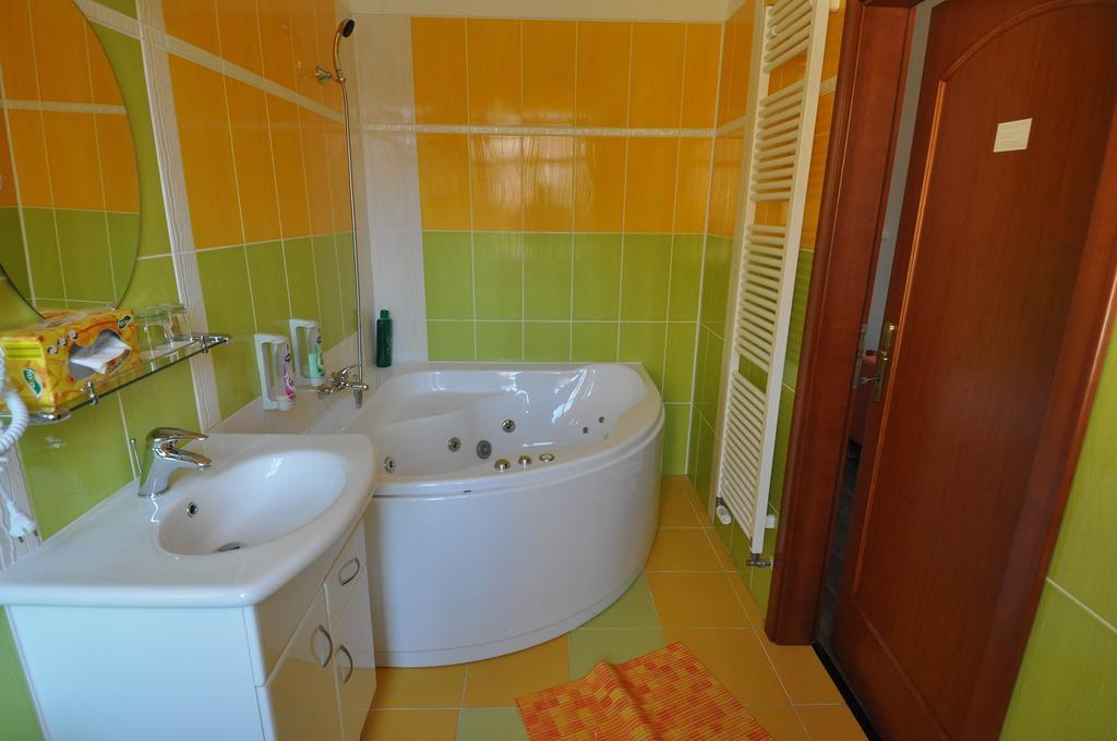 Hotel U Radnice Louny Bagian luar foto