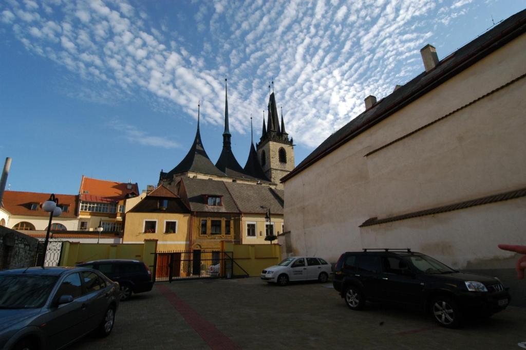 Hotel U Radnice Louny Bagian luar foto