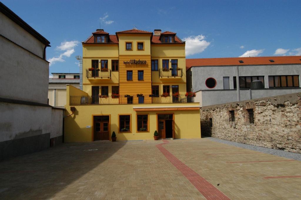 Hotel U Radnice Louny Bagian luar foto