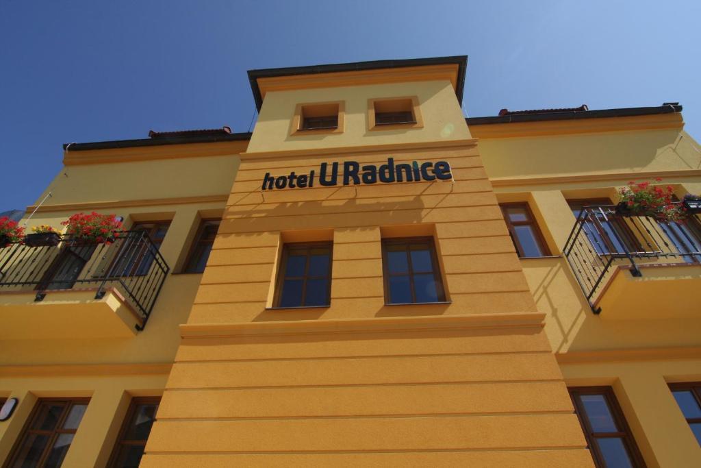 Hotel U Radnice Louny Bagian luar foto