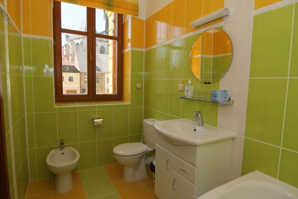Hotel U Radnice Louny Bagian luar foto