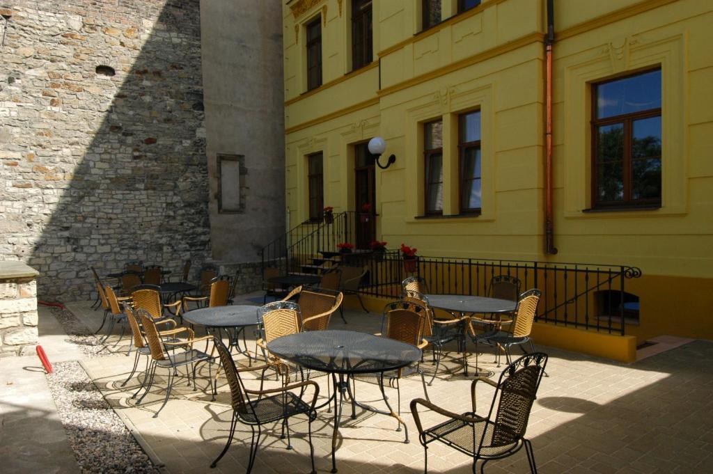 Hotel U Radnice Louny Bagian luar foto