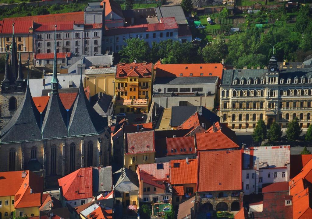 Hotel U Radnice Louny Bagian luar foto