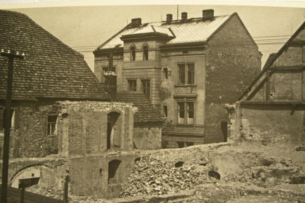 Hotel U Radnice Louny Bagian luar foto