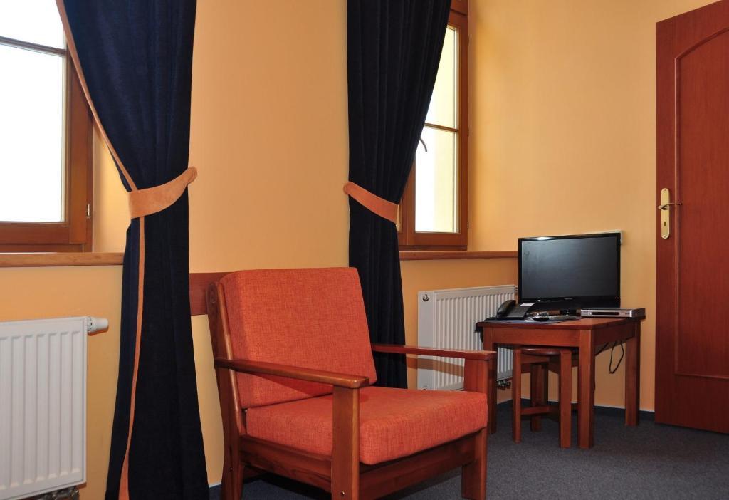 Hotel U Radnice Louny Bagian luar foto