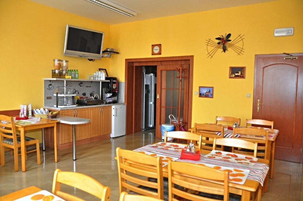 Hotel U Radnice Louny Bagian luar foto